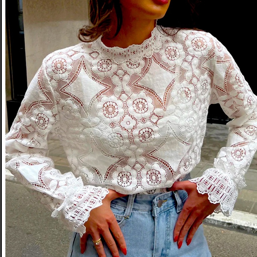 NWOT beautiful lace top.